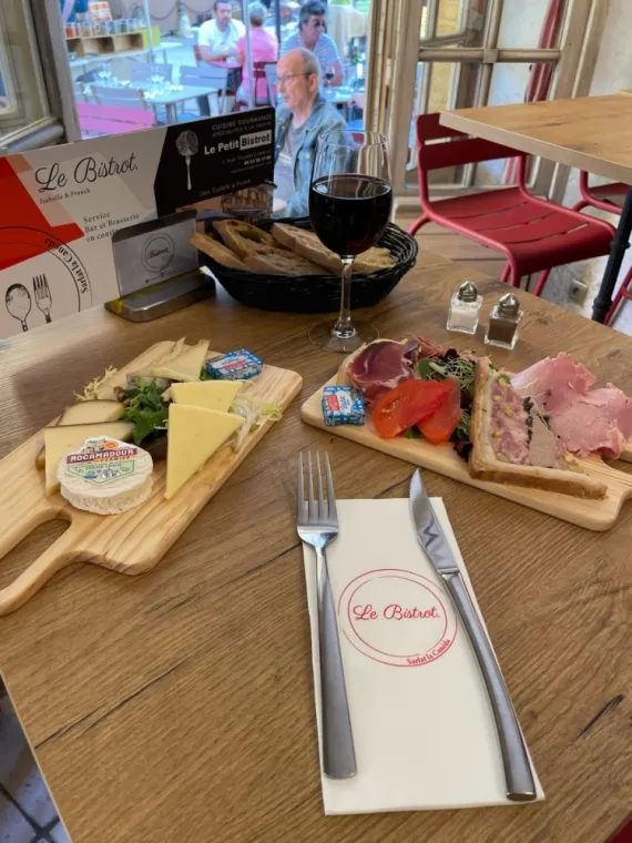 Restaurant avec planches de charcuterie / fromage à Sarlat-La-Canéda, Sarlat-La-Canéda, Le Bistrot