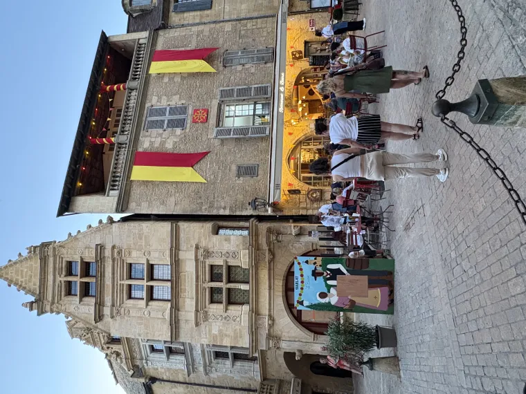 Le Bistrot à Sarlat-La-Canéda célèbre la fée libraire, Sarlat-La-Canéda, Le Bistrot